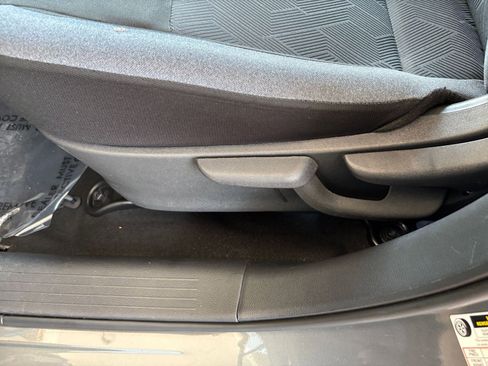 Used 2025 Nissan Versa SV FWD image 23
