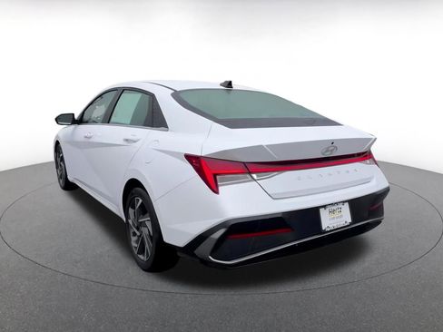 Used 2025 Hyundai Elantra SEL image 11