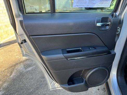 Used 2012 Jeep Patriot Limited w/ Sun/Sound Group image 19