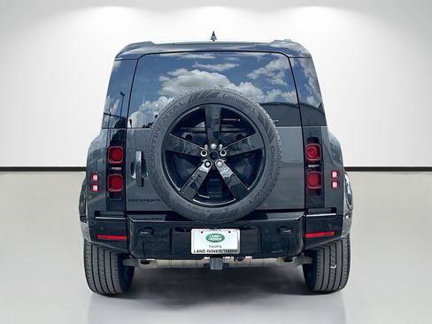 Used 2025 Land Rover Defender 90 X-Dynamic SE AWD/4WD image 4