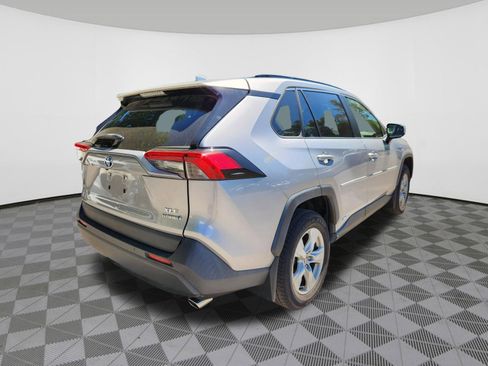 Used 2020 Toyota RAV4 XLE w/ Convenience Package AWD/4WD image 4