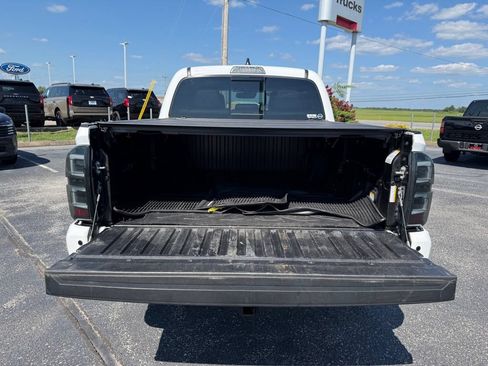 Used 2020 Toyota Tacoma TRD Off-Road w/ TRD Premium Off Road Package AWD/4WD image 33