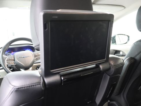 Used 2020 Chrysler Pacifica Touring-L Plus FWD image 35