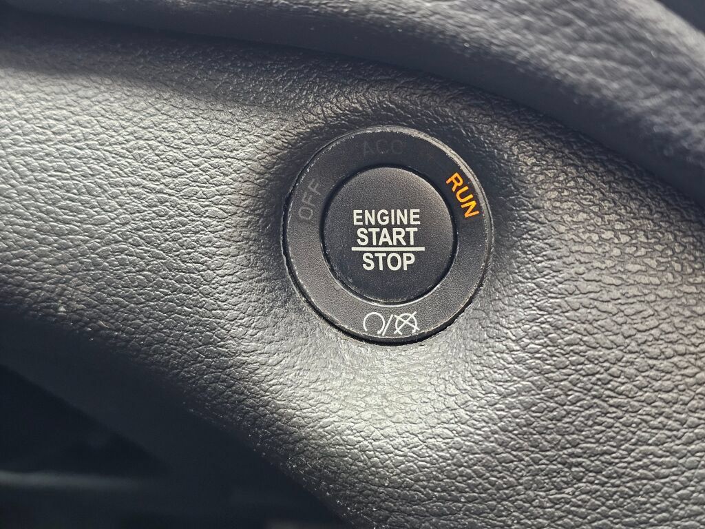 Used 2023 Jeep Cherokee Altitude Lux w/ Elite Group AWD/4WD image 32
