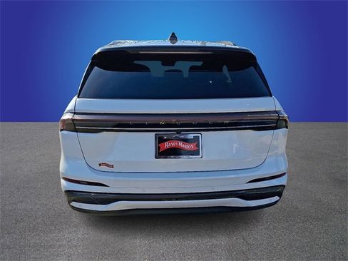 Used 2024 Lincoln Nautilus Reserve w/ Jet Appearance Package (87T) image 4