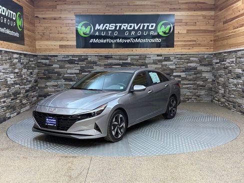 Used 2023 Hyundai Elantra SEL w/ Convenience Package image 4