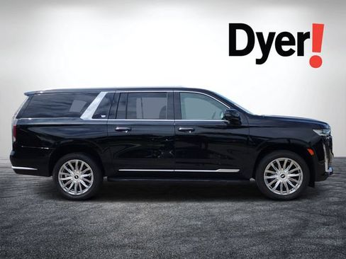 Used 2022 Cadillac Escalade ESV Premium Luxury AWD/4WD image 2