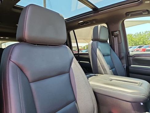 Used 2023 Chevrolet Suburban Z71 w/ Luxury Package AWD/4WD image 18