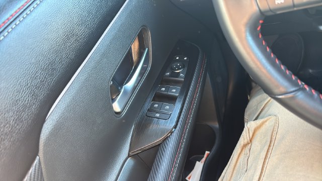 Used 2026 Nissan Kicks SR w/ Cold Weather Package AWD/4WD image 15