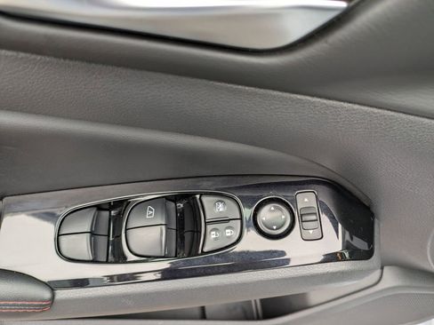 Used 2025 Nissan Altima 2.5 SR image 13