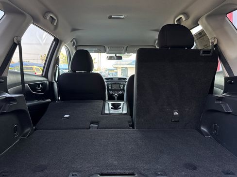 Used 2017 Nissan Rogue SV FWD image 15