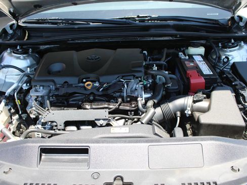 Used 2018 Toyota Camry SE FWD image 30