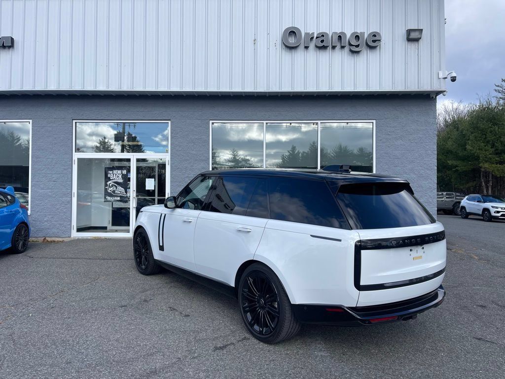 Used 2024 Land Rover Range Rover Long Wheelbase SE AWD/4WD image 4