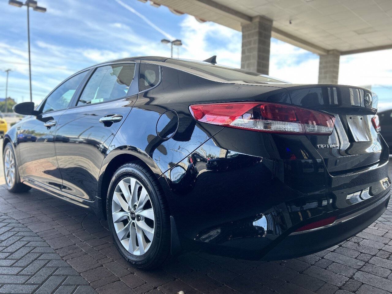 Used 2018 Kia Optima LX w/ Convenience Package FWD image 9