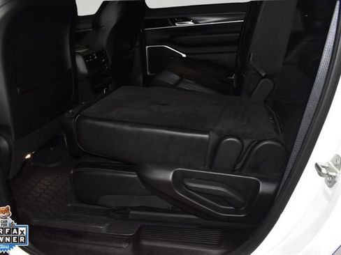 Certified 2024 Jeep Wagoneer Series II w/ Flexible Seating Group AWD/4WD image 15