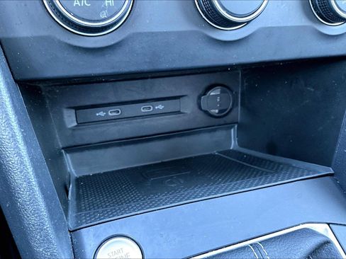 Used 2022 Volkswagen Taos SE w/ Panoramic Sunroof Package image 31