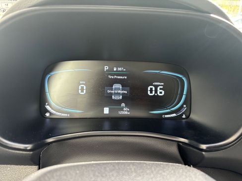 Used 2025 Kia Soul LX w/ LX Technology Package FWD image 38