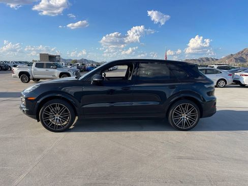 Used 2022 Porsche Cayenne AWD/4WD image 4