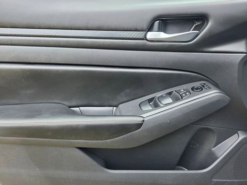 Used 2024 Nissan Altima 2.5 SV image 15