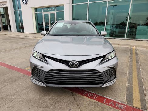 Used 2024 Toyota Camry LE image 2