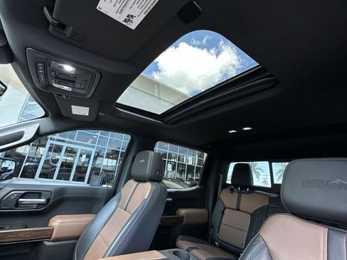 Used 2020 Chevrolet Silverado 1500 High Country w/ Technology Package RWD image 29