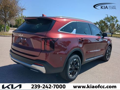 New 2025 Kia Sorento S image 4