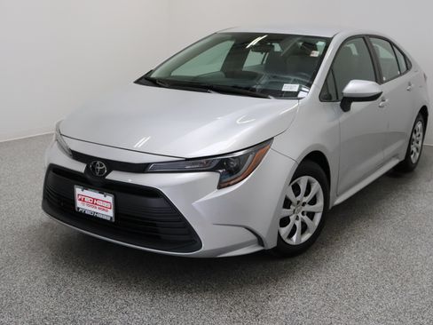Used 2024 Toyota Corolla LE FWD image 2