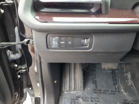 Used 2024 Chevrolet Traverse RS image 9