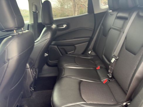 Used 2018 Jeep Compass Latitude w/ Popular Equipment Group image 16