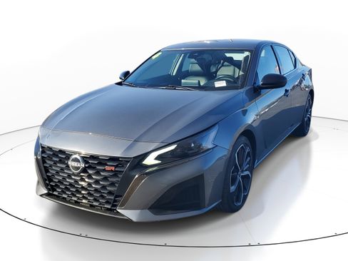 Used 2024 Nissan Altima 2.5 SR image 3