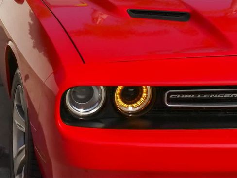 Used 2021 Dodge Challenger SXT image 4