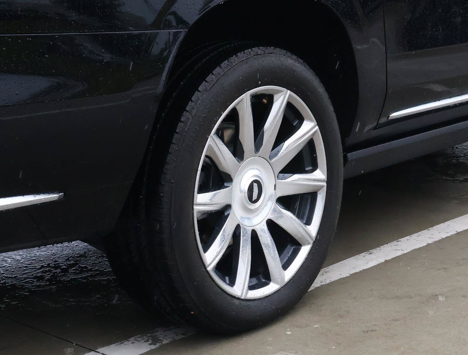 Certified 2024 Cadillac Escalade ESV Premium Luxury Platinum AWD/4WD image 12