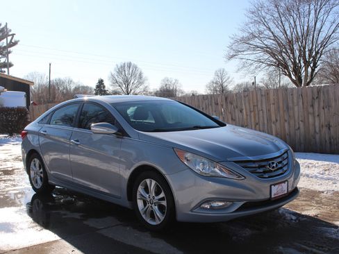 Used 2011 Hyundai Sonata Limited w/ Navigation Pkg 5 image 2