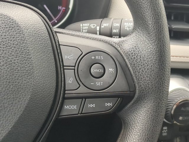 Used 2025 Toyota RAV4 XLE w/ Convenience Package FWD image 30