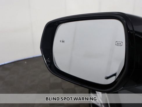 Used 2024 Cadillac Lyriq Tech RWD image 6