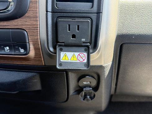 Used 2014 RAM 1500 Laramie RWD image 42