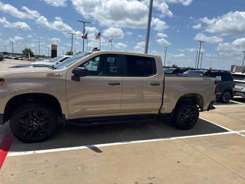 Used 2022 Chevrolet Silverado 1500 Custom Trail Boss w/ LPO, Dark Essentials Package AWD/4WD image 10