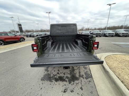 Used 2022 Jeep Gladiator Overland w/ Popular Equipment Package image 9
