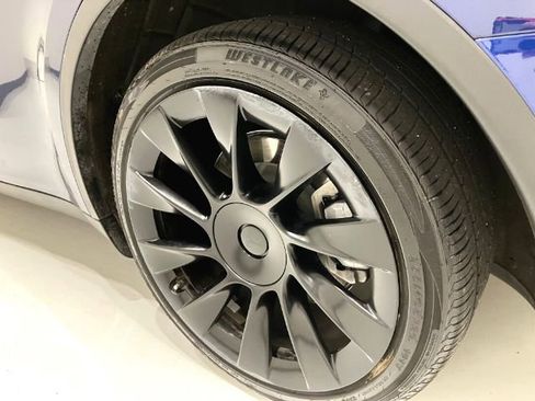 Used 2021 Tesla Model Y Long Range image 10