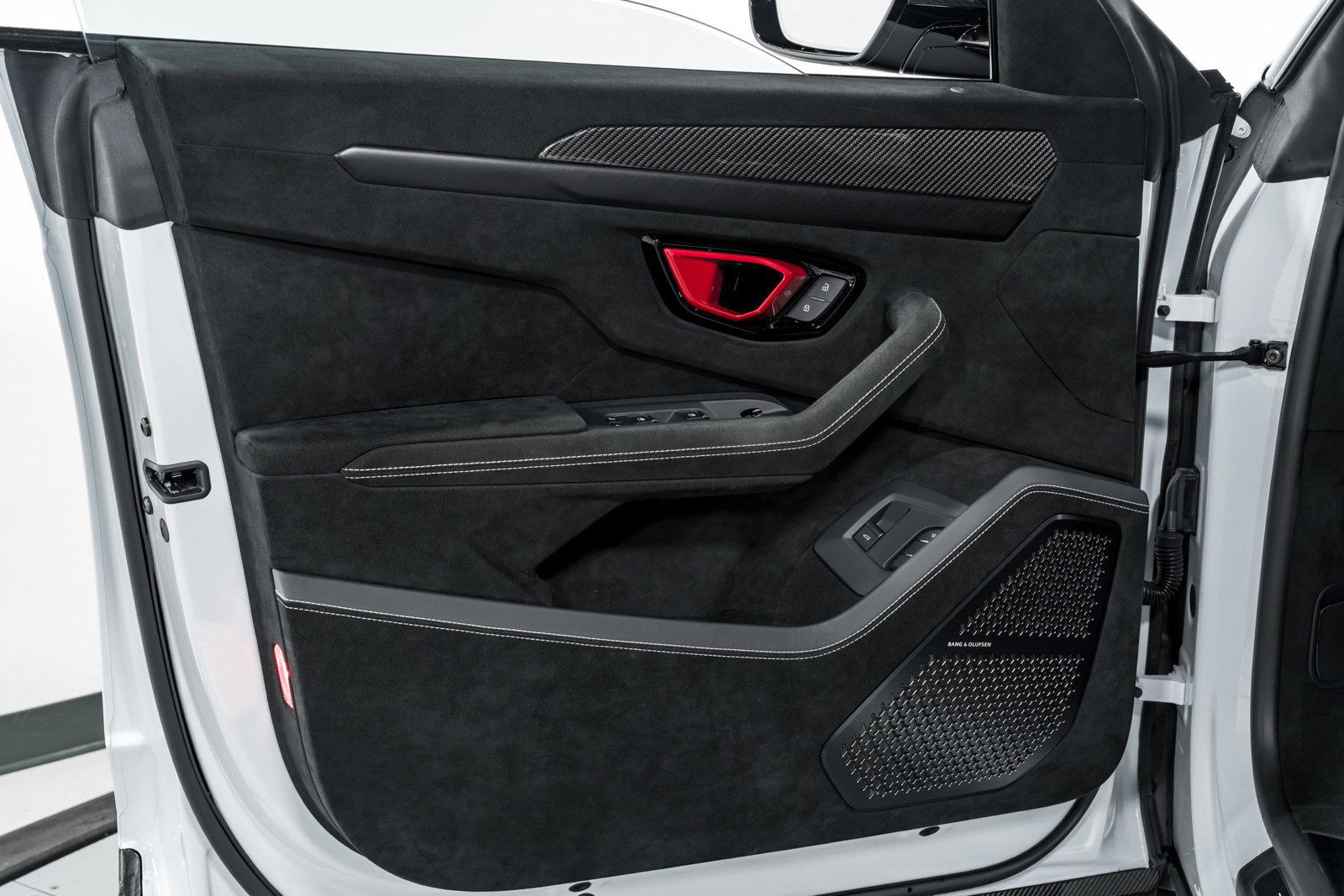 Used 2024 Lamborghini Urus Performante AWD/4WD image 9
