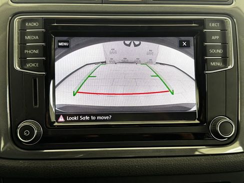 Used 2017 Volkswagen Tiguan S image 19