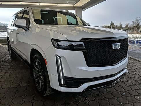 Used 2023 Cadillac Escalade ESV Sport w/ Touring Package image 3