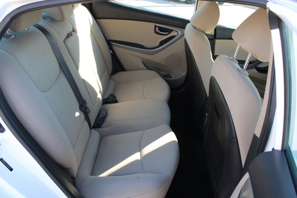 Used 2015 Hyundai Elantra SE FWD image 11