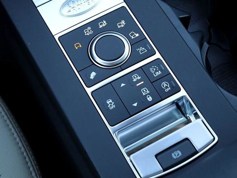 Used 2018 Land Rover Discovery SE image 31