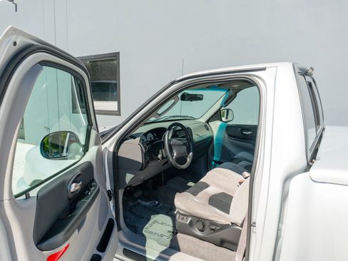 Used 2004 Ford F150 Lightning RWD image 47