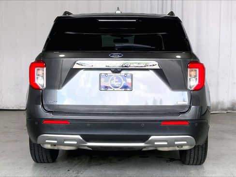 Used 2020 Ford Explorer XLT w/ Equipment Group 202A RWD image 3