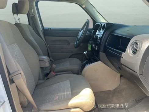 Used 2017 Jeep Patriot Sport FWD image 23