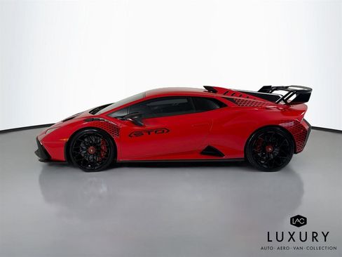 Used 2022 Lamborghini Huracan STO image 9