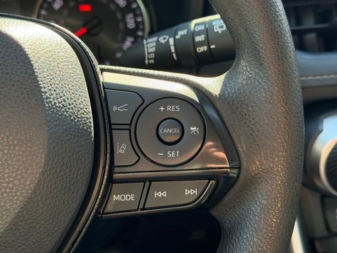 Used 2021 Toyota RAV4 XLE AWD/4WD image 18
