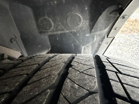 Used 2018 Ford Explorer XLT w/ Equipment Group 202A image 12